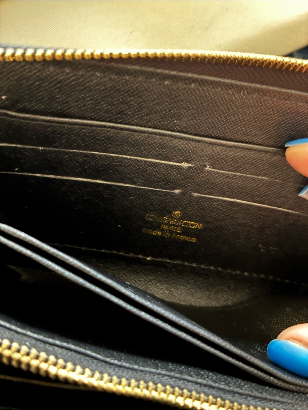 Black LV  monogram embossed Wallet - Picture 8 of 10